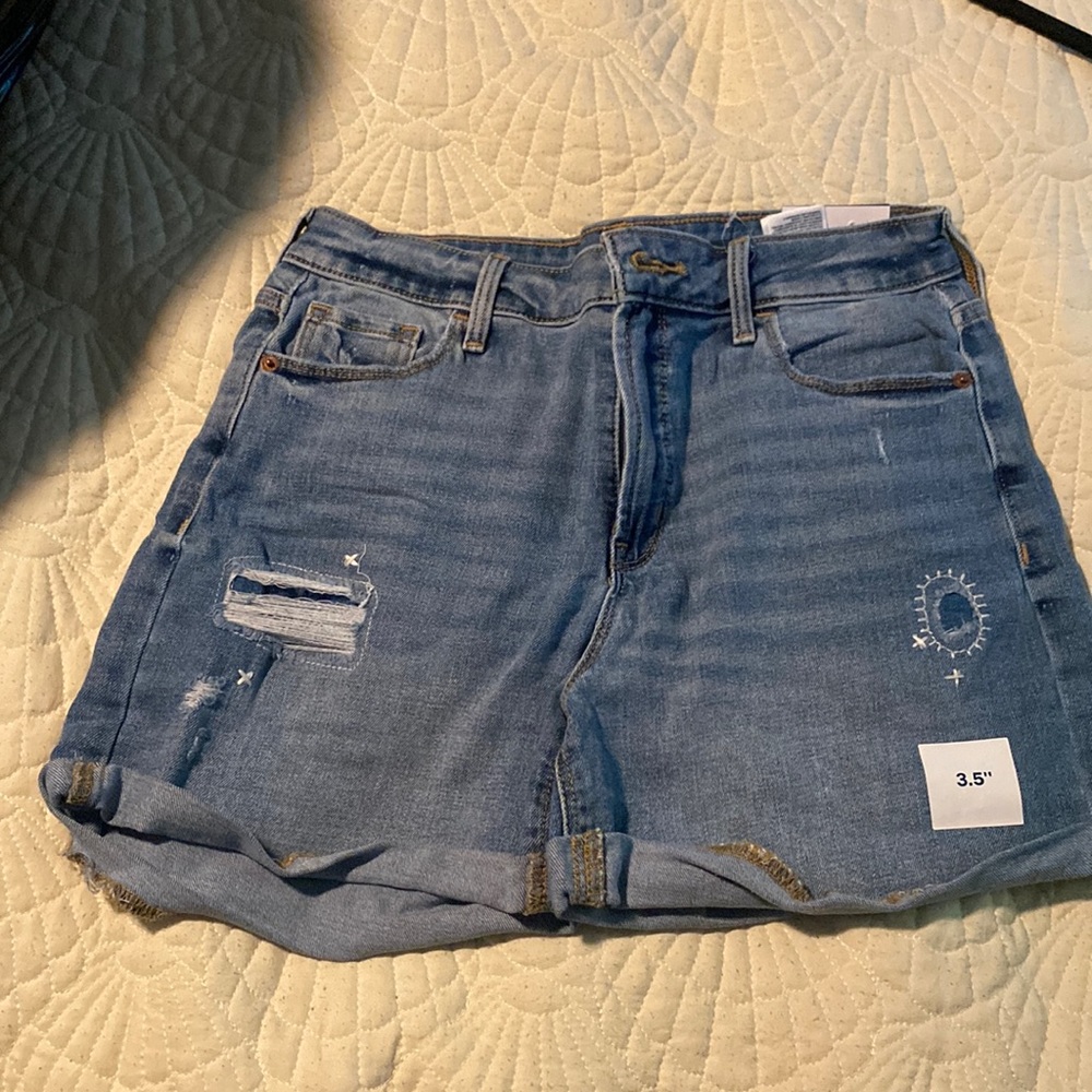 Old navy high rise shorts never worn tags on size 6